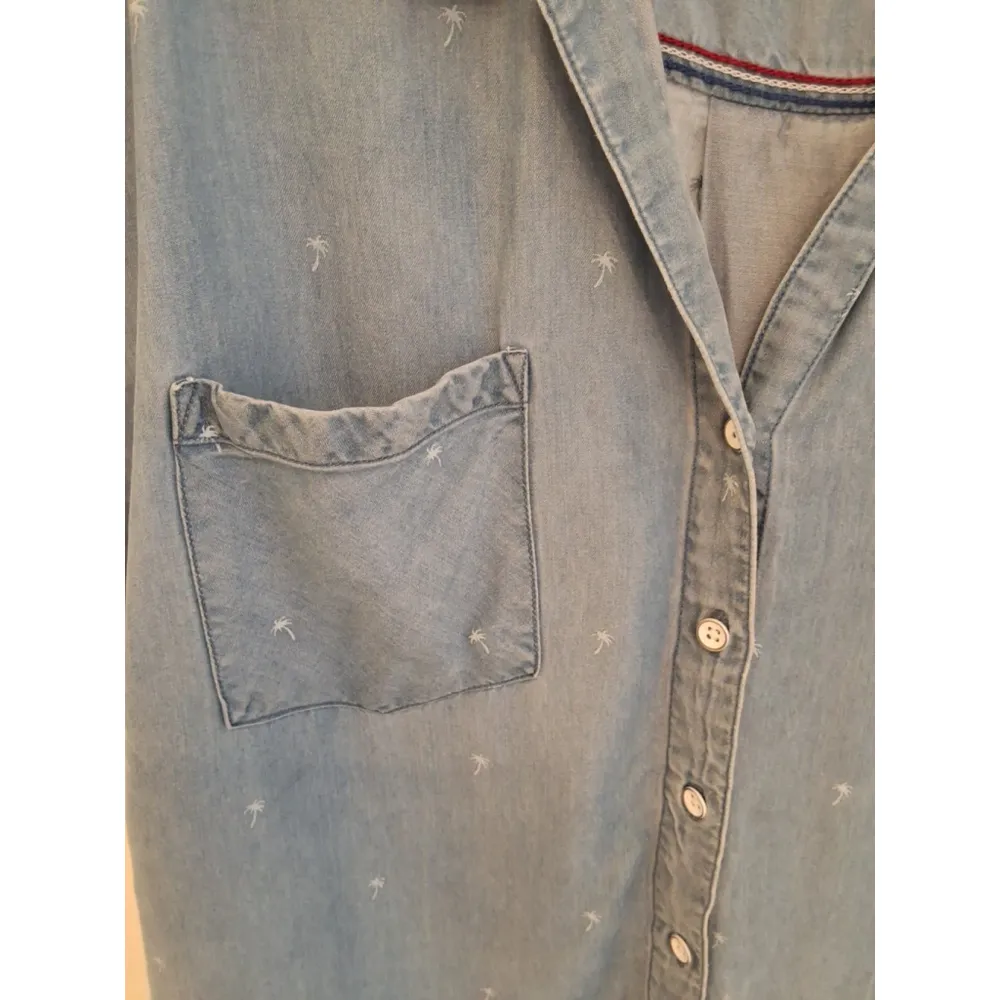 Jach's Girlfriend Button Down Tunic Top Chambray Palm Tree Short Sleeve Size L - Image 5