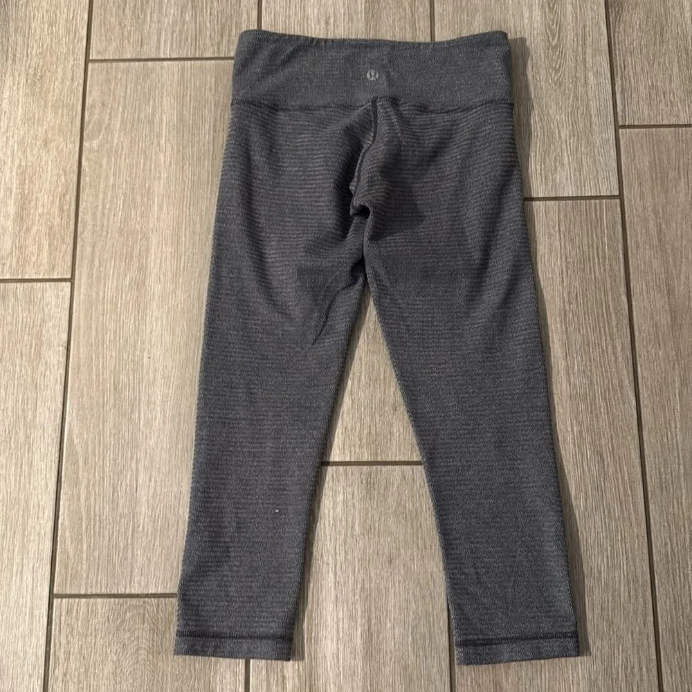 Lululemon Wunder Under Crop II Reversible Leggings Size‎ 4 Gray Cropped - Image 9