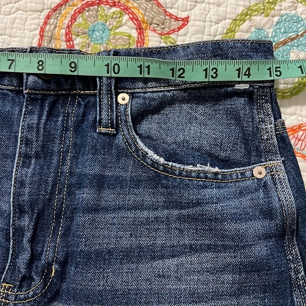 Madewell size 27 denim skirt frayed edge pockets belt loops zip button close - Image 4