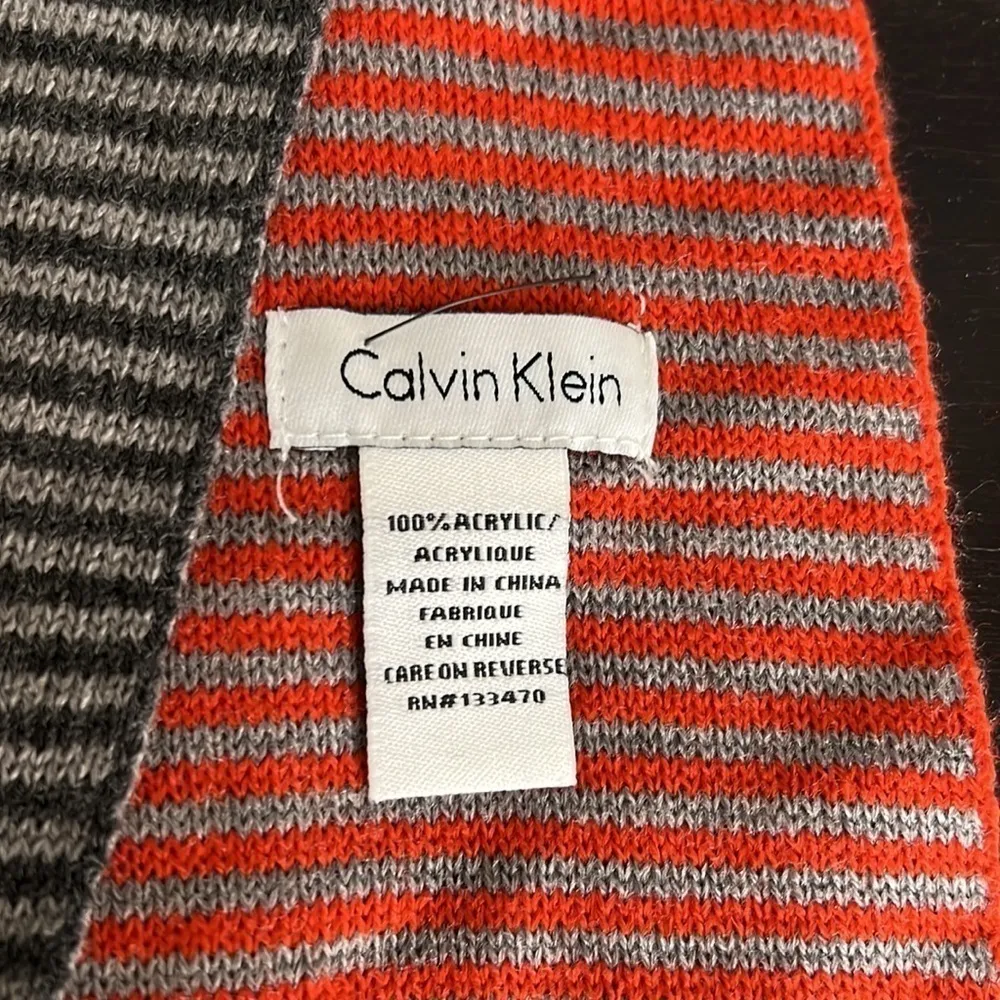 Calvin Klein striped Unisex signature scarf 70x 12, ombre red/grey - Image 2