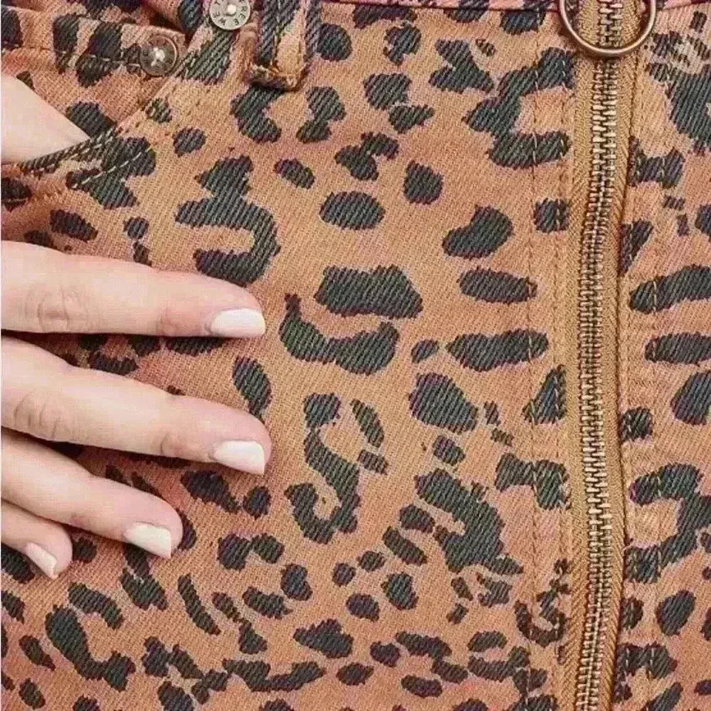 Free People Women's Zip It Up leopard Printed Mini Skirt size 29 waist - Image 3