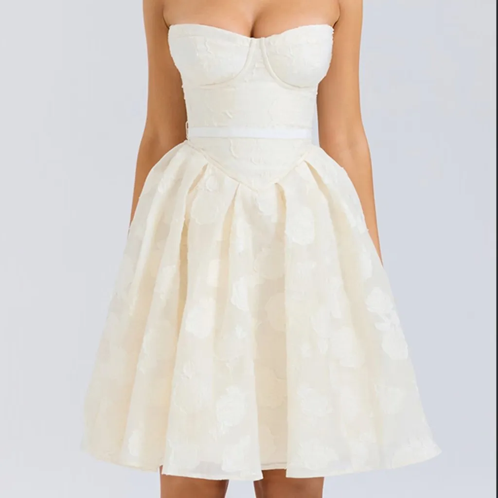 NWT HOUSE OF CB Saige vintage cream floral strapless mini dress - Image 4