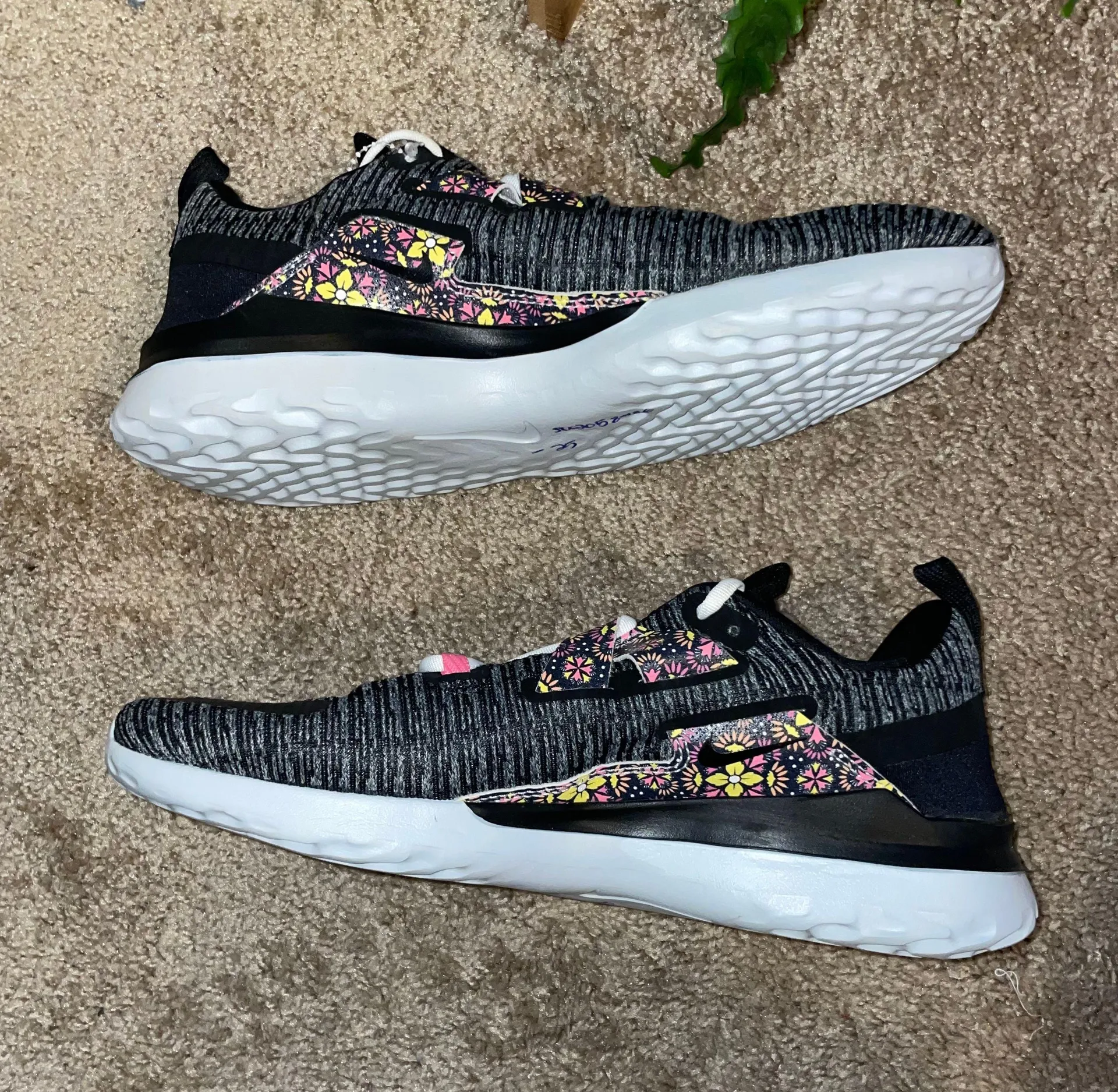 Nike Renew Arena Running Shoe - Image 2