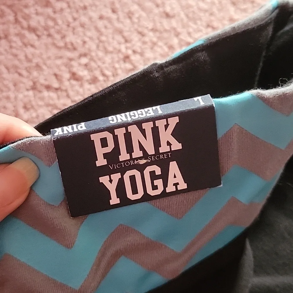 Victoria's Secret VS Pink Yoga Leggings - Image 5