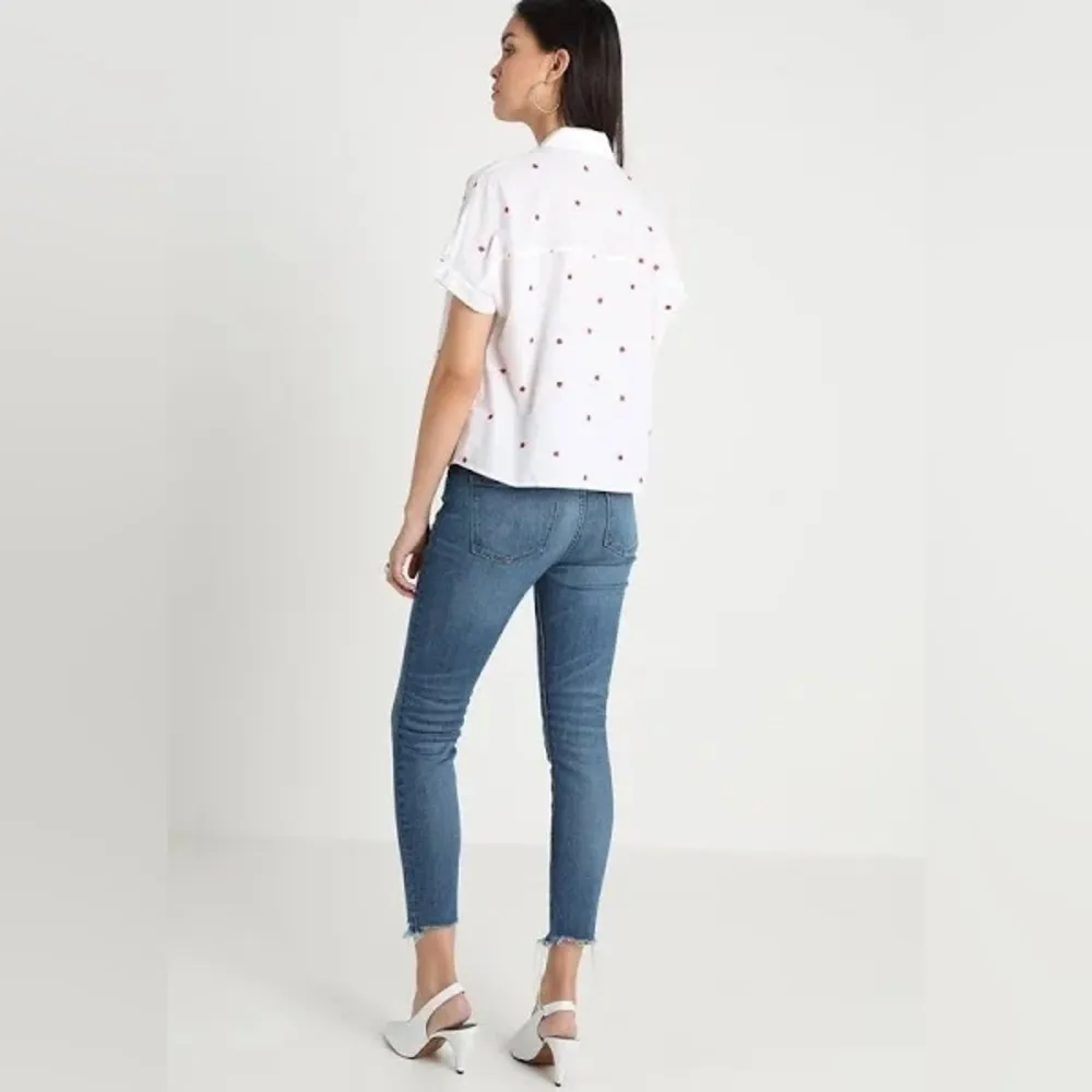 White Button-Up Shirt Red Strawberries Tie Front Medium‎ Oversized EUC Madewell - Image 2