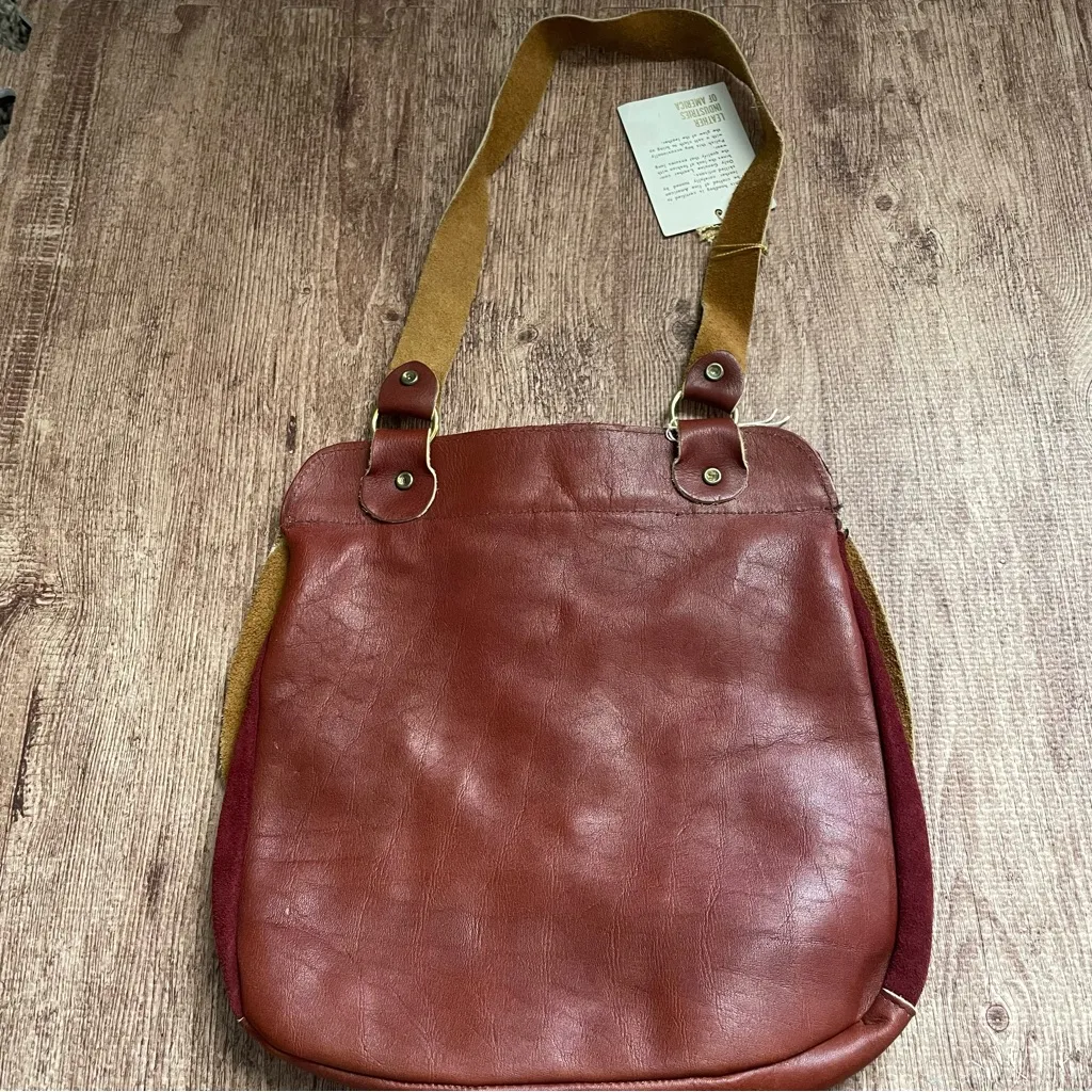 Deadstock Vintage 70s Maroon Leather & Suede Buckle Front Shoulder Purse Pink - Image 2