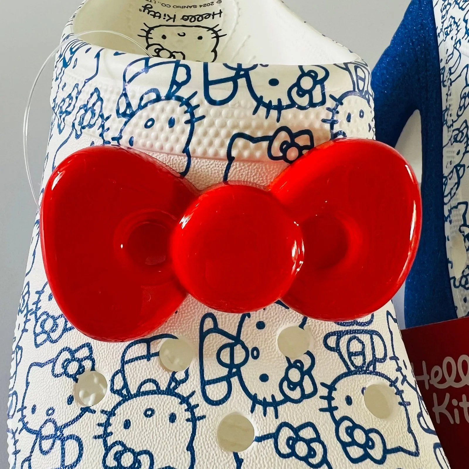 CROCS Hello Kitty Glitter Blue White Siren Clog - US 7 - Image 6