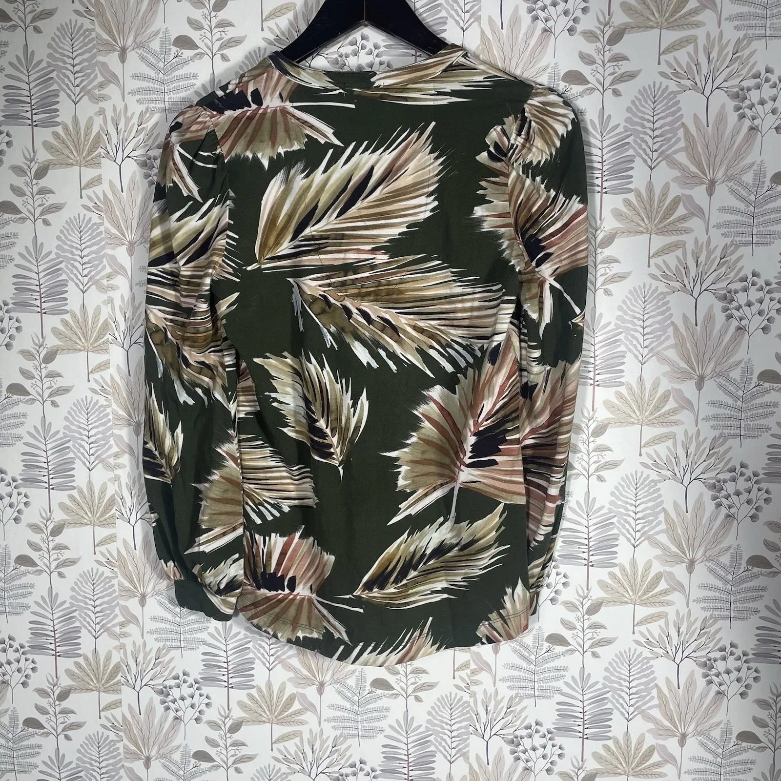 NWT NZT By Nic Zoe Women's Top XS‎ Palm Print V-Neck Blouse Green Multicolor - Image 7