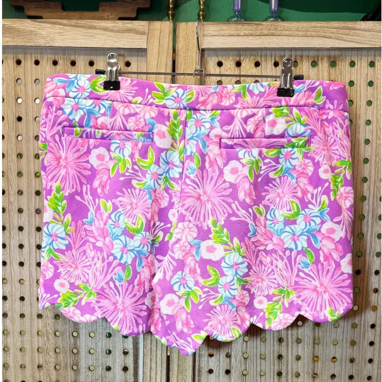 Lilly Pulitzer Women's Shorts Floral Print Scalloped Hem Pink Green Cotton Blend - Image 2