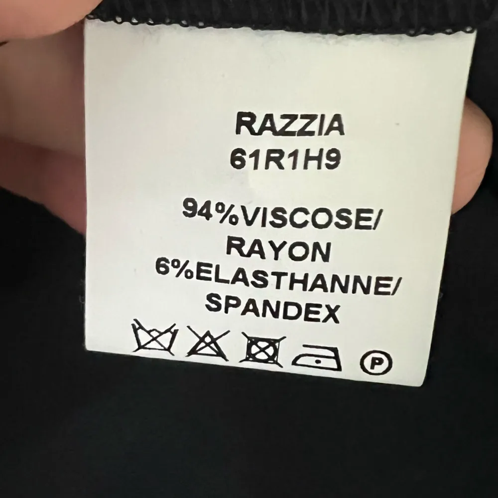 Claudie Pierlot Sleeveless V - Image 8