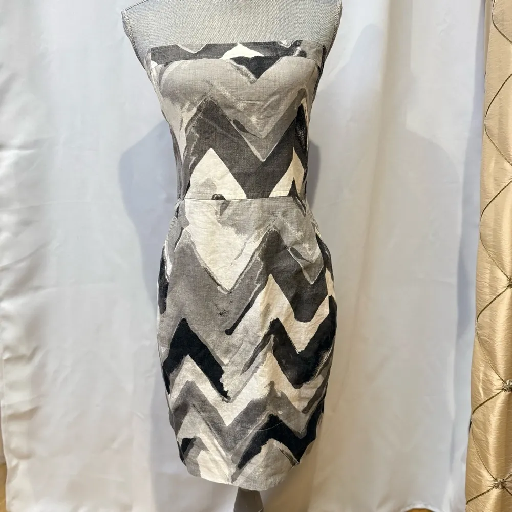 Banana Republic Gray Chevon Zigzag Linen Strapless Dress, Sz 4 - Image 3