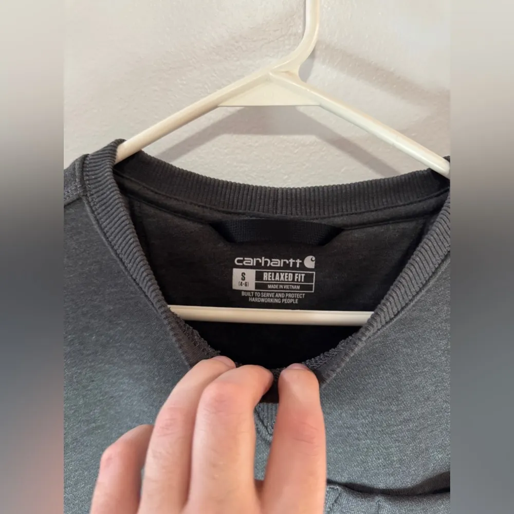 Pre-Owned SM Carhartt Dark Grey Pocket Fleece Crewneck Shirt - Image 4