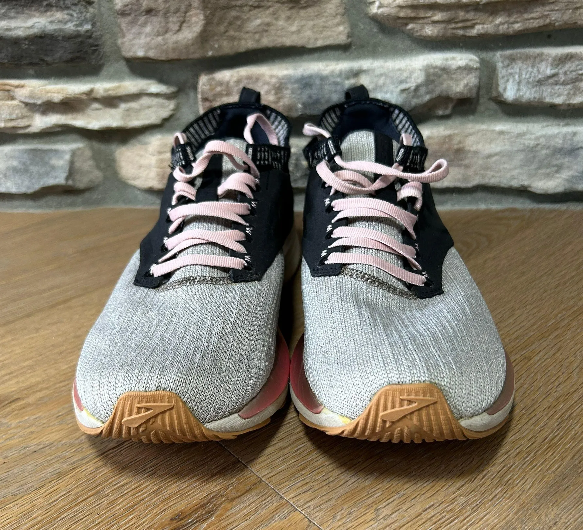 Brooks women’s size 11 Ricochet DNA running shoes - Image 3