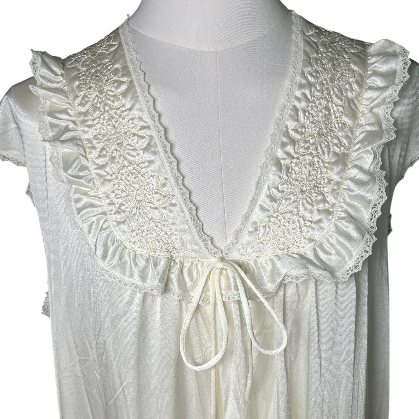 Vintage 70s JCPenney Collectibles Ivory Nylon Nightgown Lace Ruffle Maxi Dress M White Size M - Image 3