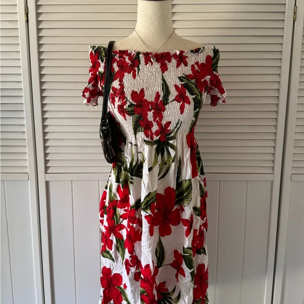 Hawaiian Red and White Shirred Short Sleeve Summer Dress Size undefined - Image 4
