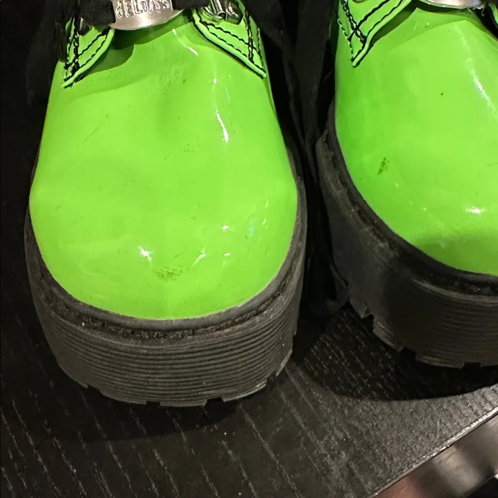 dELiA*s Neon Green Boots with Black Laces Size 7 - Image 3