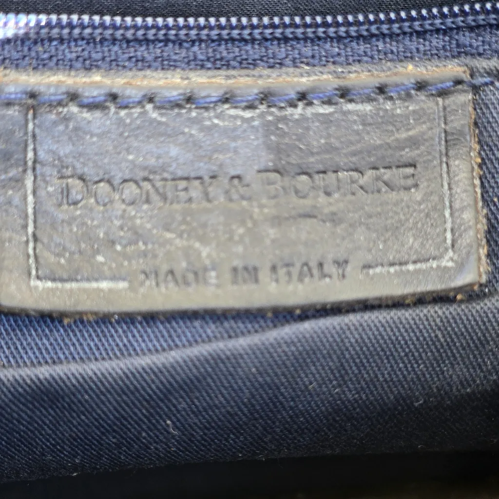 Vintage  black leather shoulder bag. - Image 8