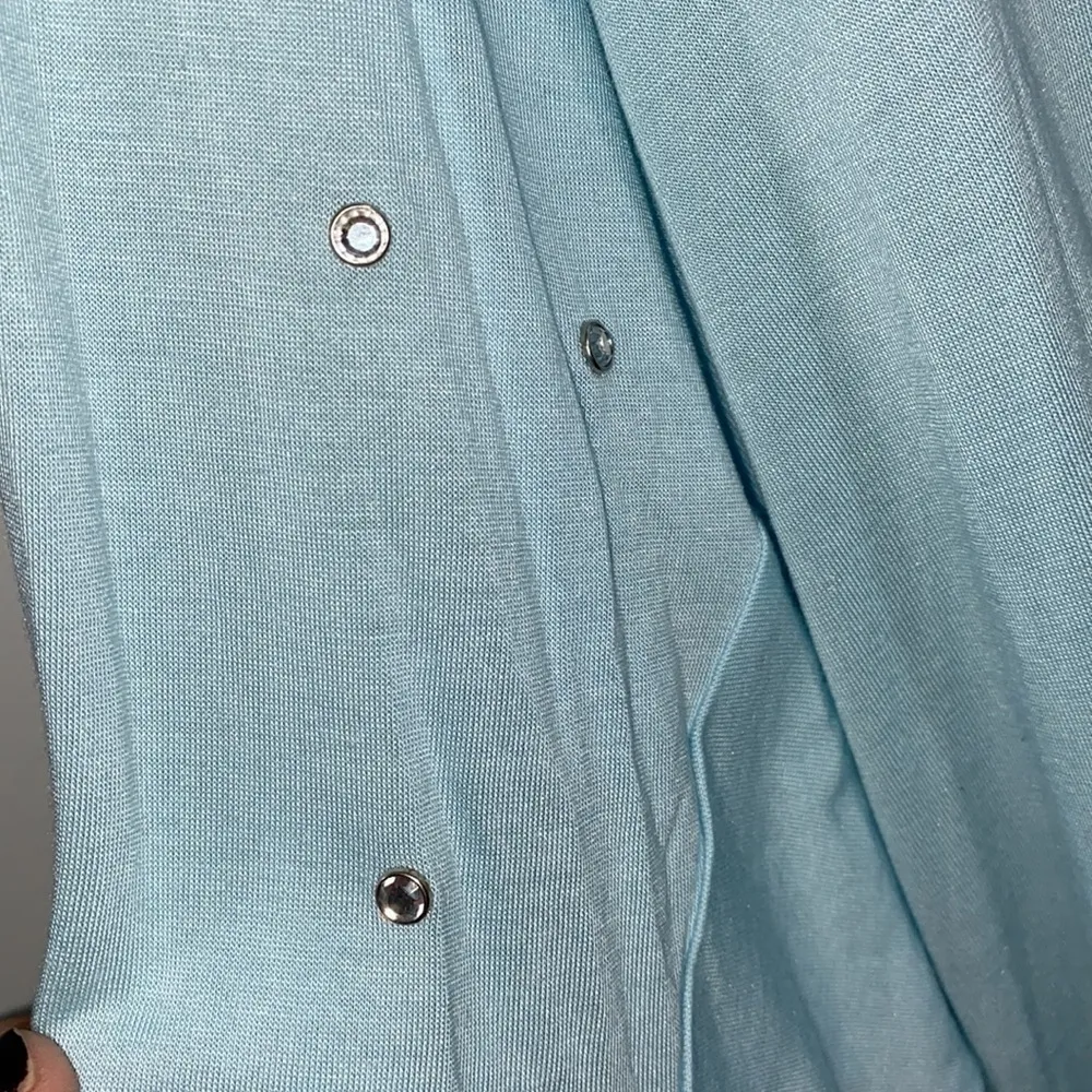 Jennifer Lopez shirt light blue long sleeved 3x Clear beads on sleeves - Image 4