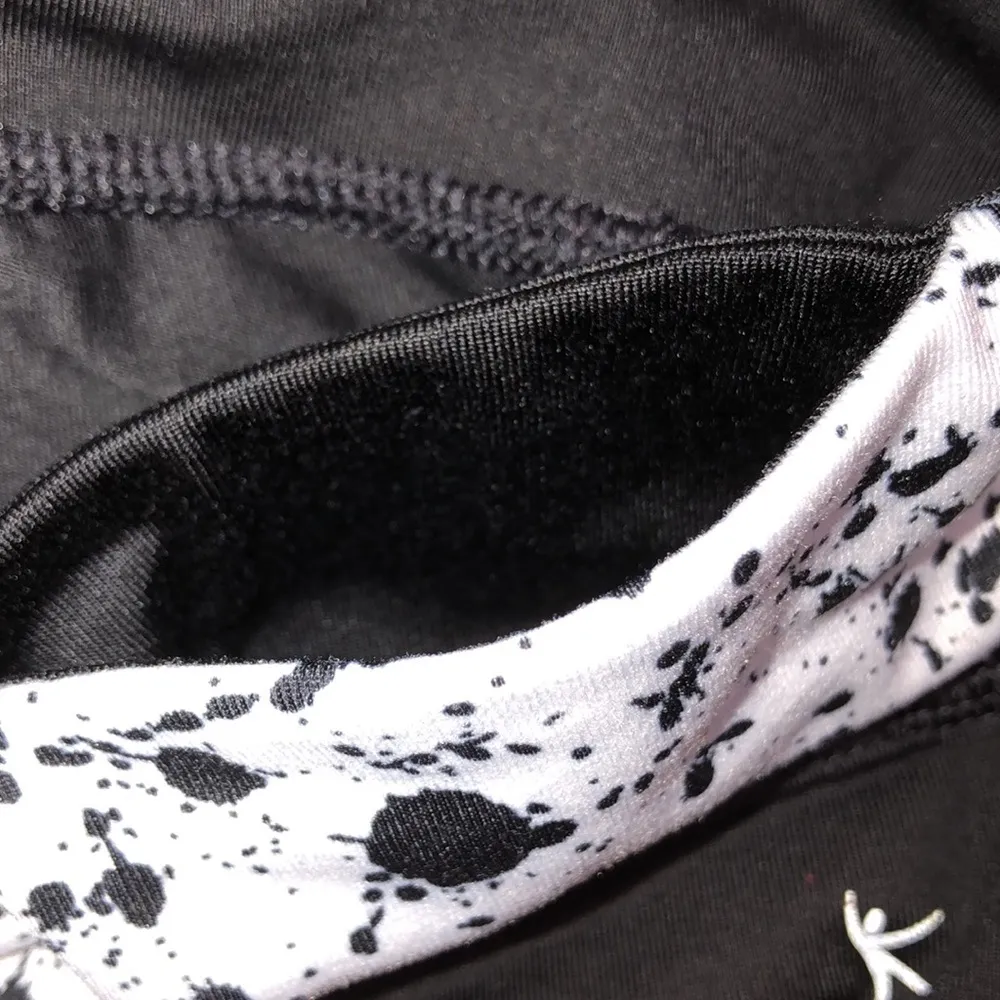 Danskin now size small black paint crop leggings - Image 4