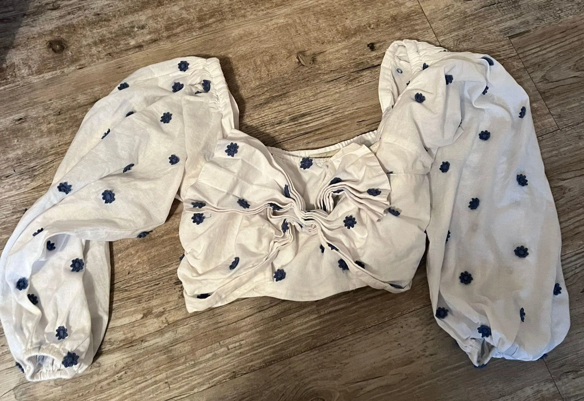 Farm Rip Floral Cropped Balloon Sleeve Top - Image 4