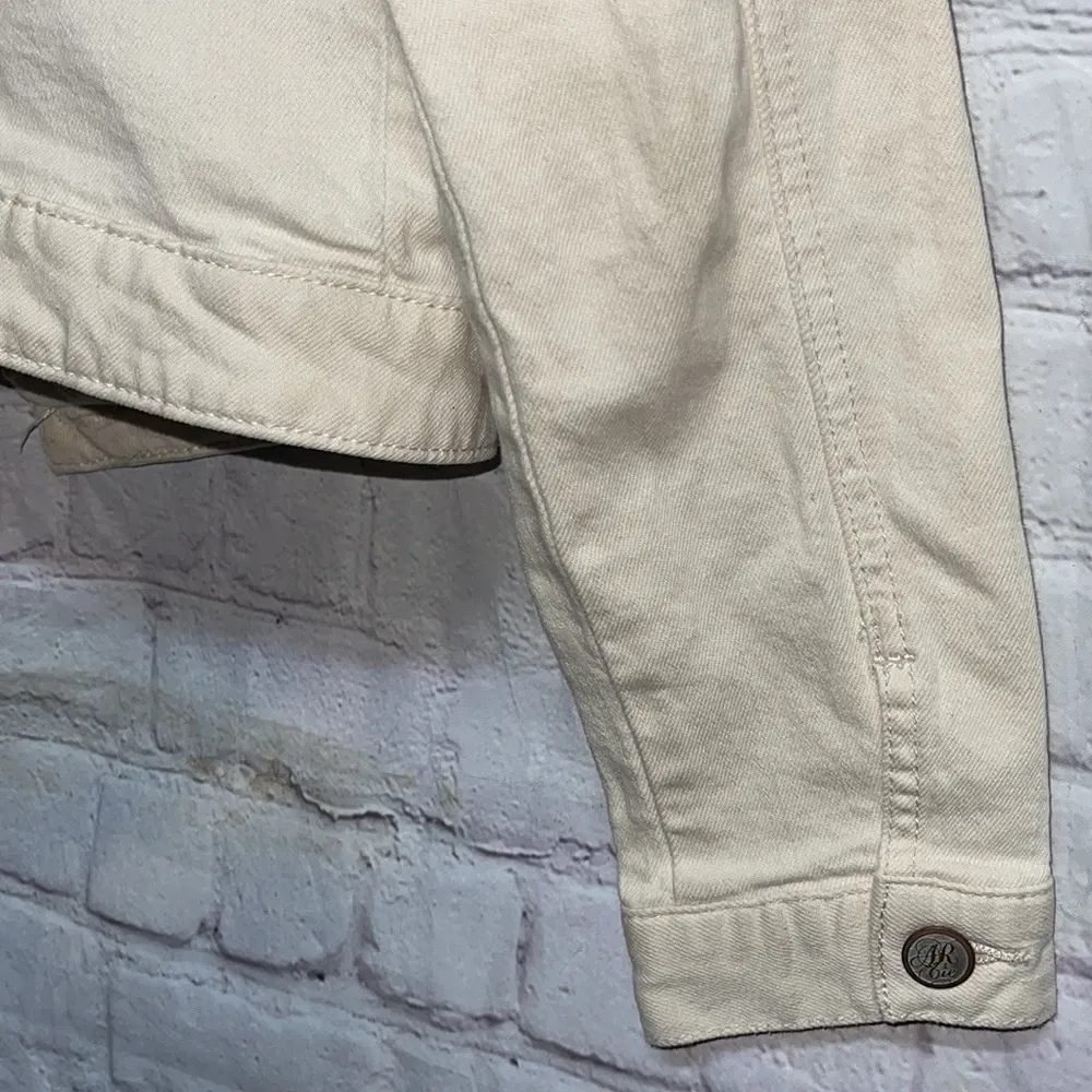 American Rag Cream Jean Jacket Size Medium - Image 13
