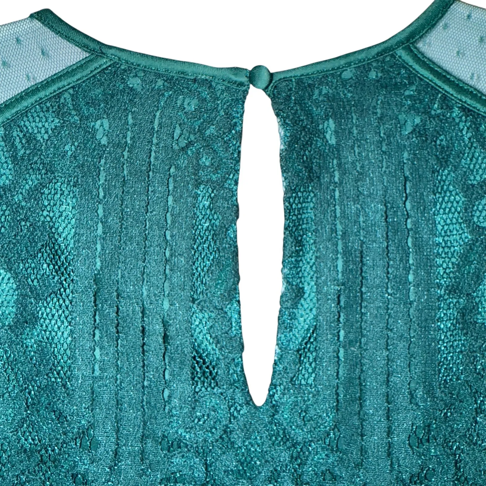 EXPRESS Emerald Green Lace Eyelash Fringe S/S Keyhole‎ Top NWOT Size Small - Image 7