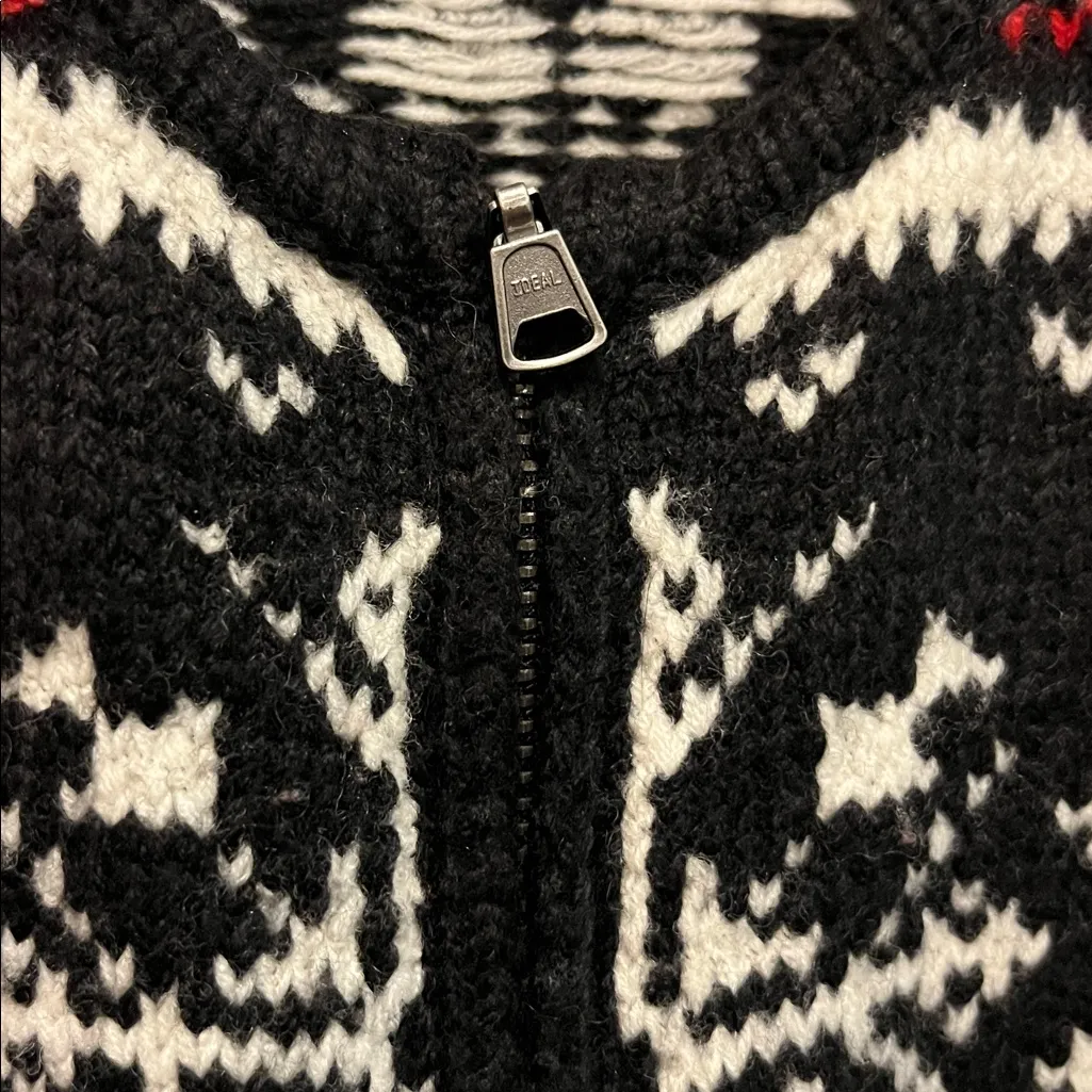 Vintage Christmas Sweater Snowflakes and Reindeer Sweater Fair Isle design Red Size M - Image 4