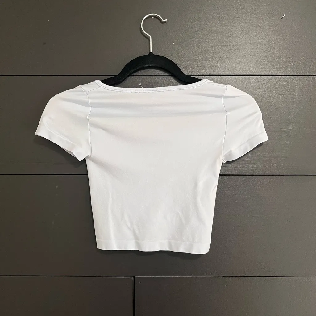 ARITZIA Seamless Light Blue Short Sleeve Stretch Tee V-neck Scrunch Sz XS EUC - Image 3