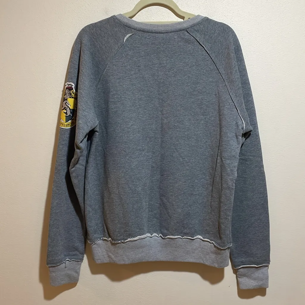 Universal Studios Wizarding World Harry Potter Hufflepuff Crewneck Sweatshirt M - Image 10