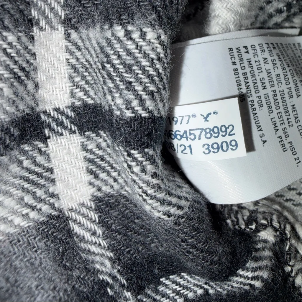 NEW AEO Black & White Cozy Cabin Flannel Hoodie Button Down Shirt size Medium - Image 14