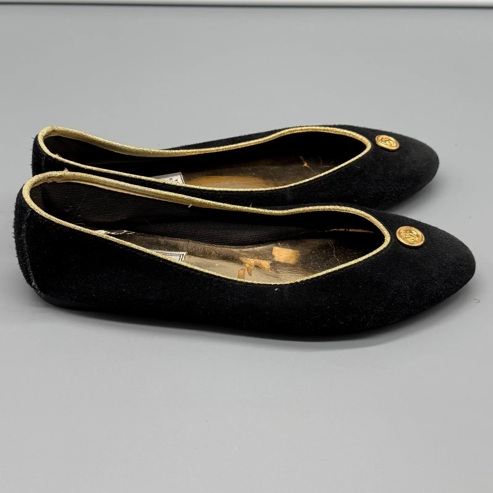White Mountain Vintage Black Suede Flats Gold Trim Anchor Button Women US 6.5N - Image 2