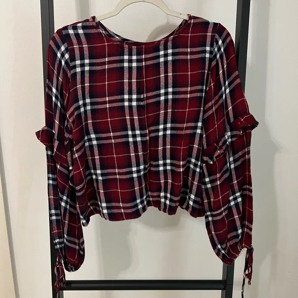 Style Envy Plaid Long Sleeve Top with Ruffles on Sleeves Size L - Image 4