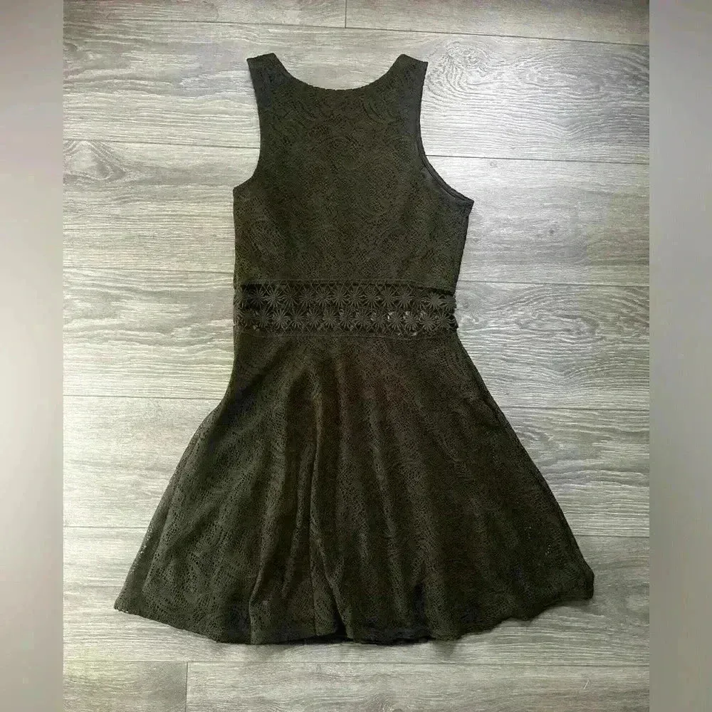NWT Bailey Blue Fit and Flare Army Green Sleeveless Lace Crotchet Dress Size M - Image 2