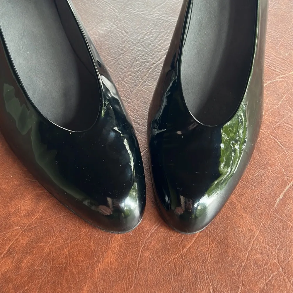Stuart Weitzman Patent Leather Chicpumps - Image 3