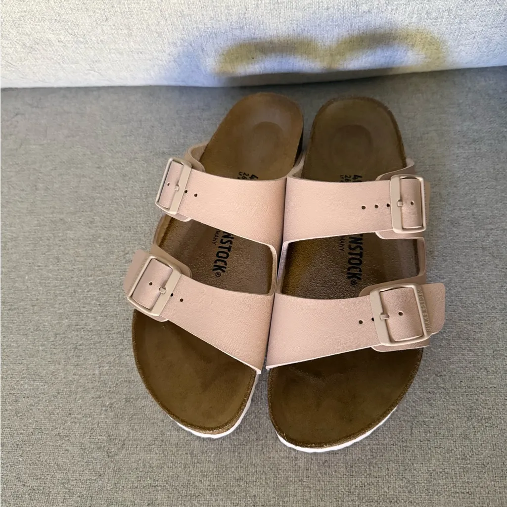 Birkenstock Sandals in Light Pink and Brown - Image 2