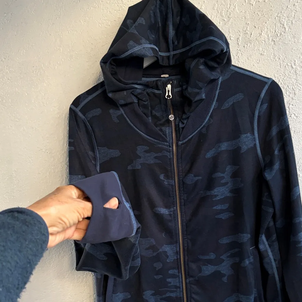 Lululemon Navy Camouflage Women's Jacket - Image 3