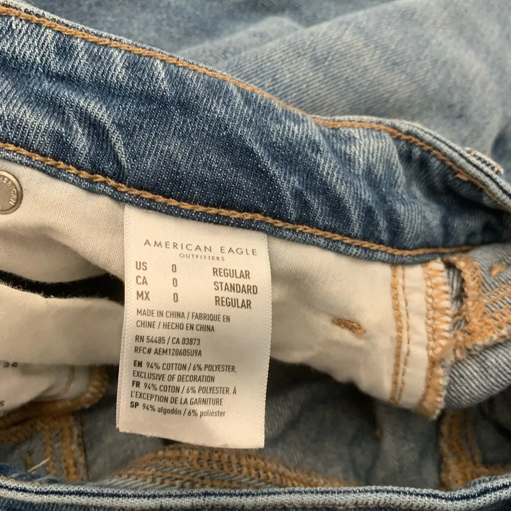 American Eagle Mom Jeans 0 Blue Distressed Ripped Knees Straight Comfort Stretch - Image 4