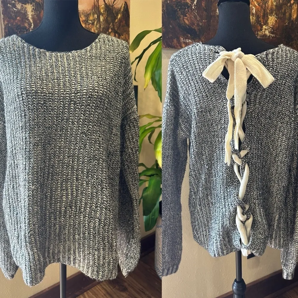 EUC FASHION ON EARTH Women's Lace-up Back Open Scoop Neck Sweater Sz M - Image 2