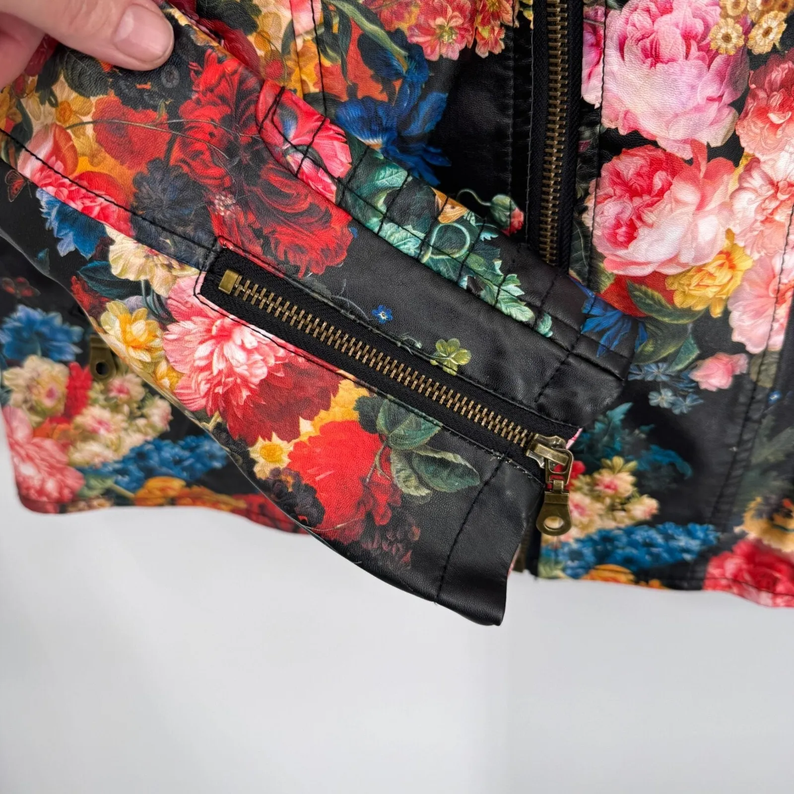 Vintage‎ Y2K Whimsigoth A.M.I Faux Leather Moto Jacket Small Black Flower Print - Image 5