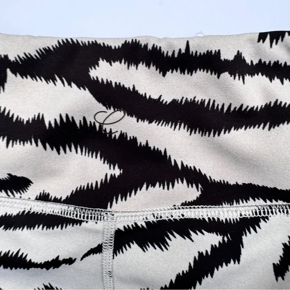 Cali Active Women’s Sporty Exercise Athletic Animal Print Bike Short Sz M Gray Size M - Image 8