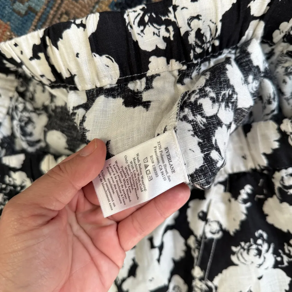 Everlane THE LINEN PULL-ON BARREL PANT Black white floral - Image 6