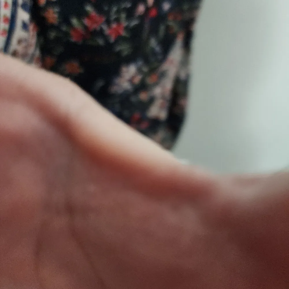 Westport Navy Paisley Cold Shoulder Blouse Size Medium - Image 7