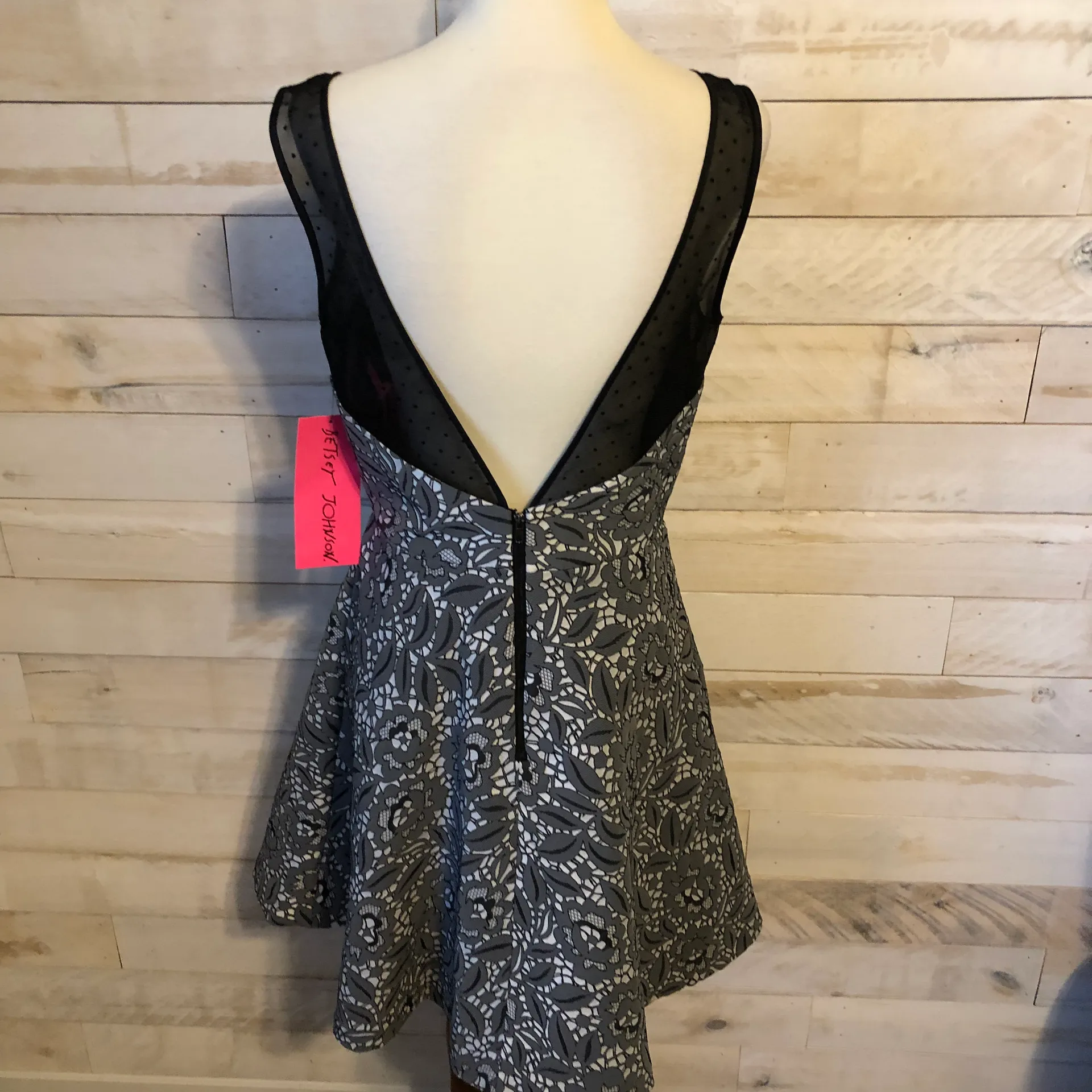 NWT  dress size 6 - Image 3