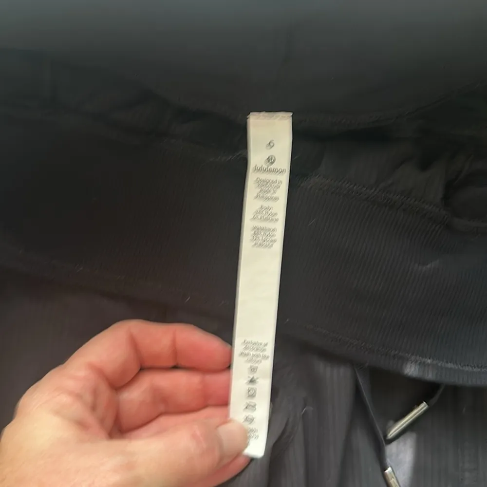 Lululemon Dance Studio Crop *25, Size 6 - Image 8