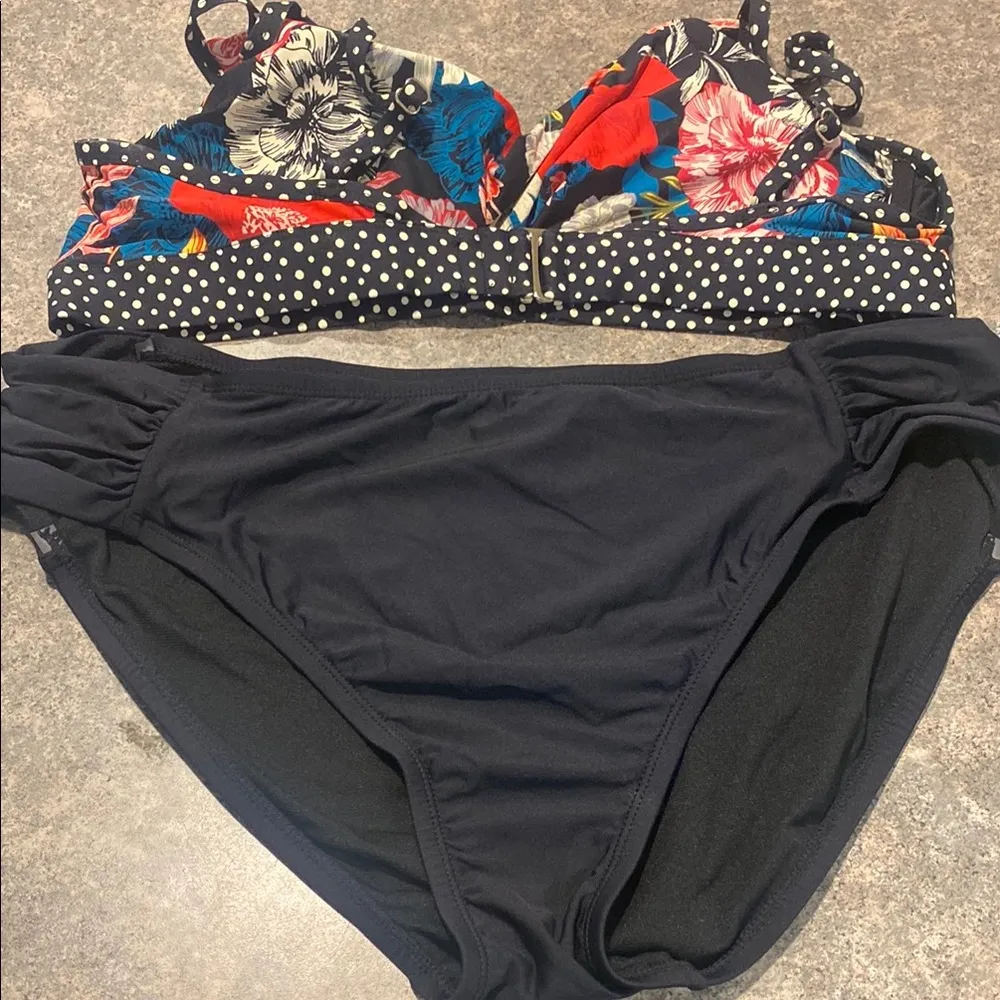 Time and Tru Black and Red Bikini Set with Classic Cut Size XL - Image 2