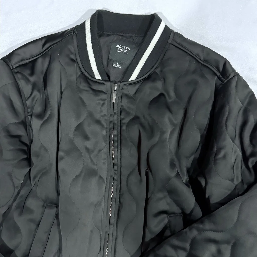 Elegant Black Quilted Bomber Jacket Size L - Image 3