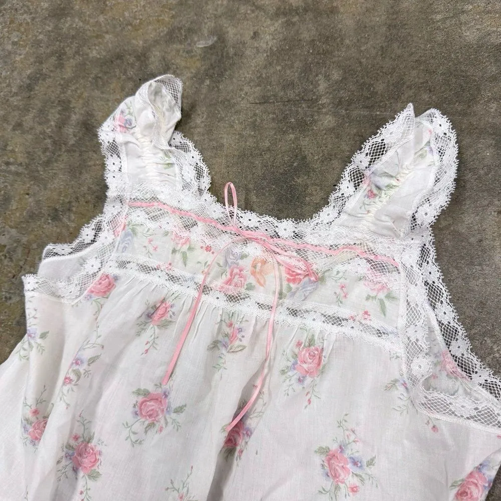 Vintage y2k coquette floral lace detail ruffle top - Image 2