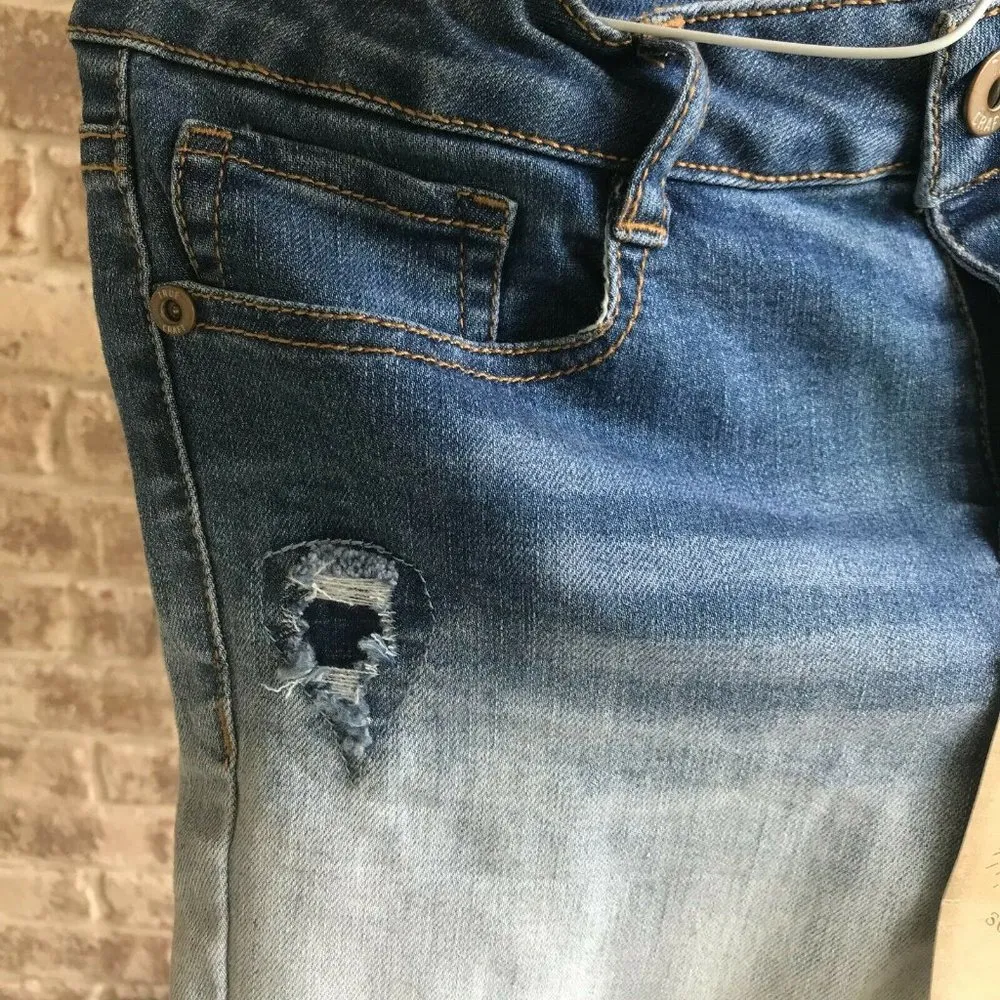 True Craft Girls Whitney Cuffed Ombre Denim Shorts Size 12 NWT Distresse… - Image 4