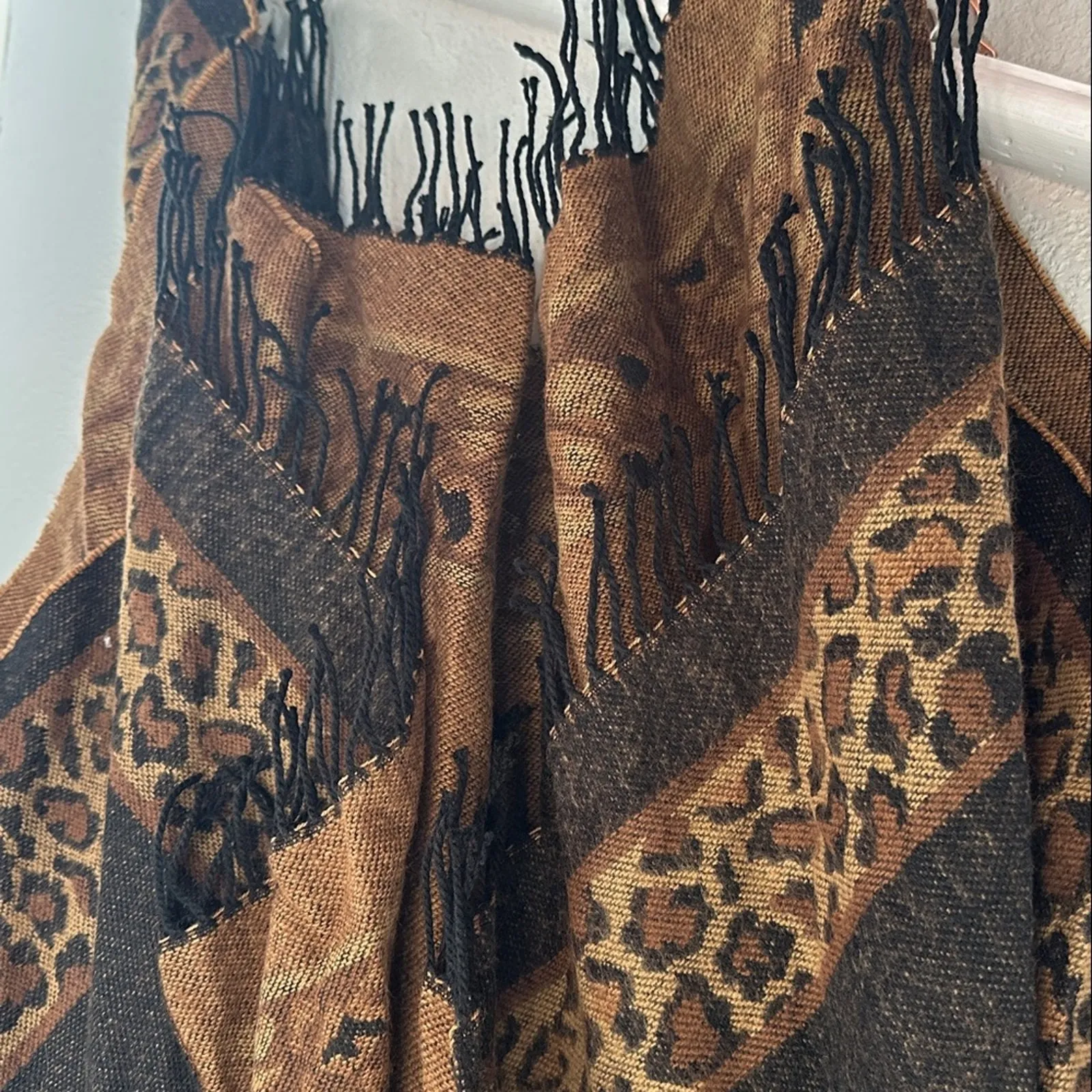Cozy Equestrian Animal Print Brown Shawl Cape Poncho Cheetah Fringed Large - Image 4