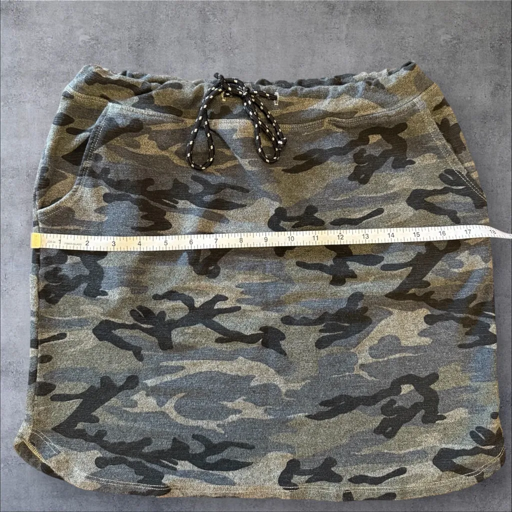 Sundry  Camo Print Mini Skirt Drawstring & Pockets Size 2 (Medium) - Image 9